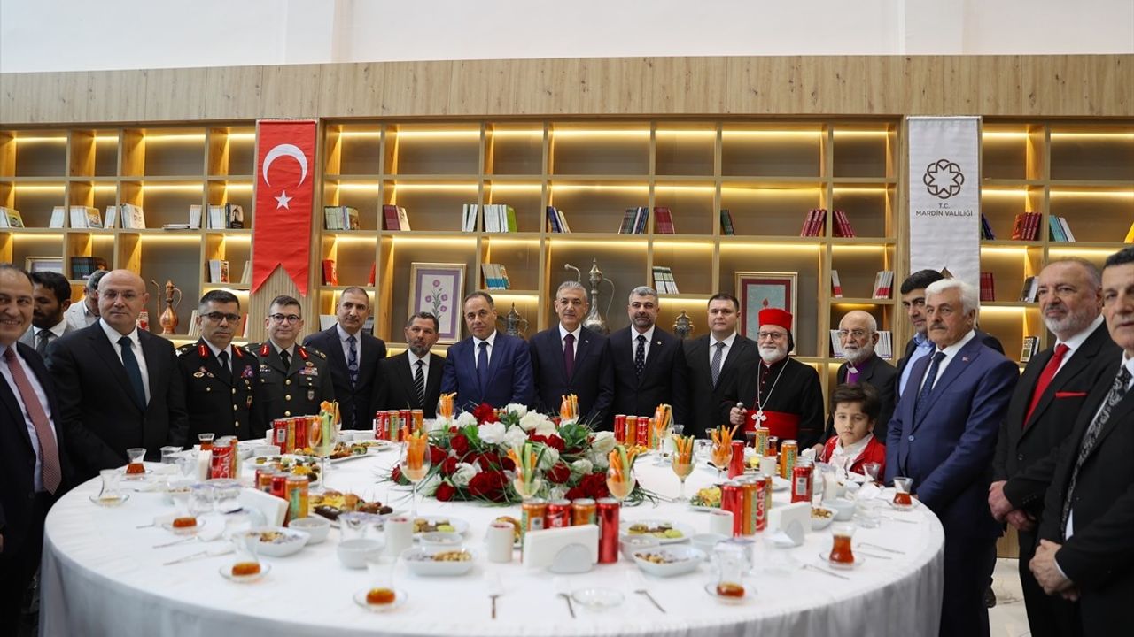 Mardin'de Farklı Dine Mensup Vatandaşlardan Bayramlaşma Programı