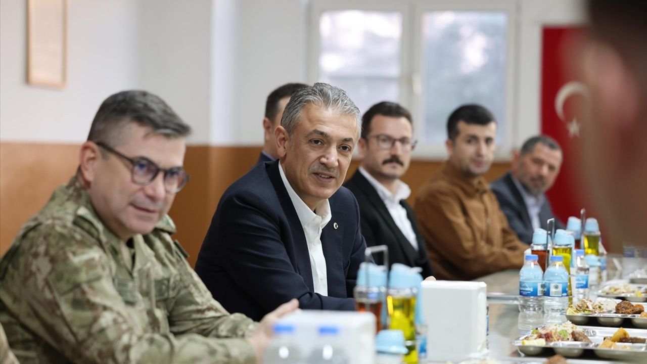 Mardin Valisi Tuncay Akkoyun, Askerlerle İftar Yaptı