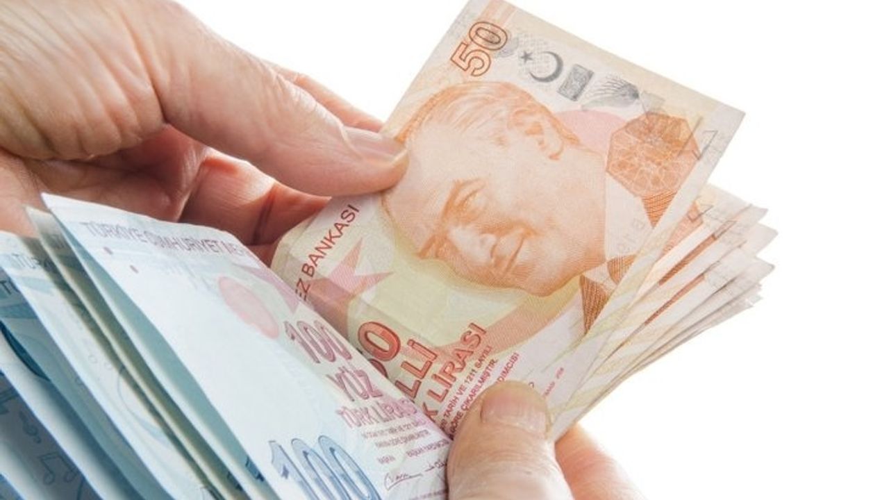 Mersin Büyükşehir Belediyesi'nden Öğrencilere ve 65 Yaş Üstü Bireylere Ulaşım Desteği