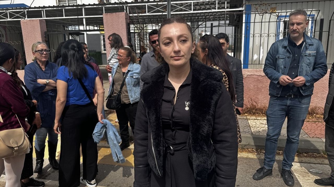 Mersin'de Anaokulu Müdür Yardımcısına Yapılan Saldırı Protesto Edildi