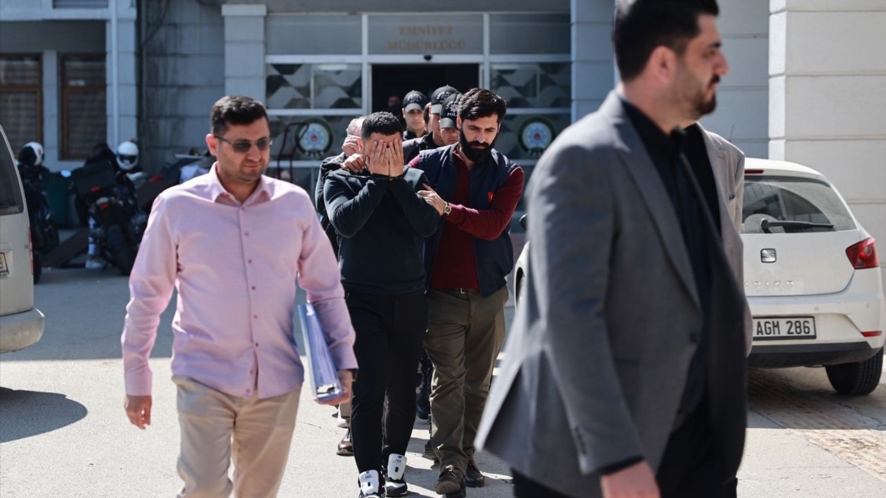 Mersin'de Kuyumcu Dolandırıcılığı İddiaları: 3 Zanlı Tutuklandı