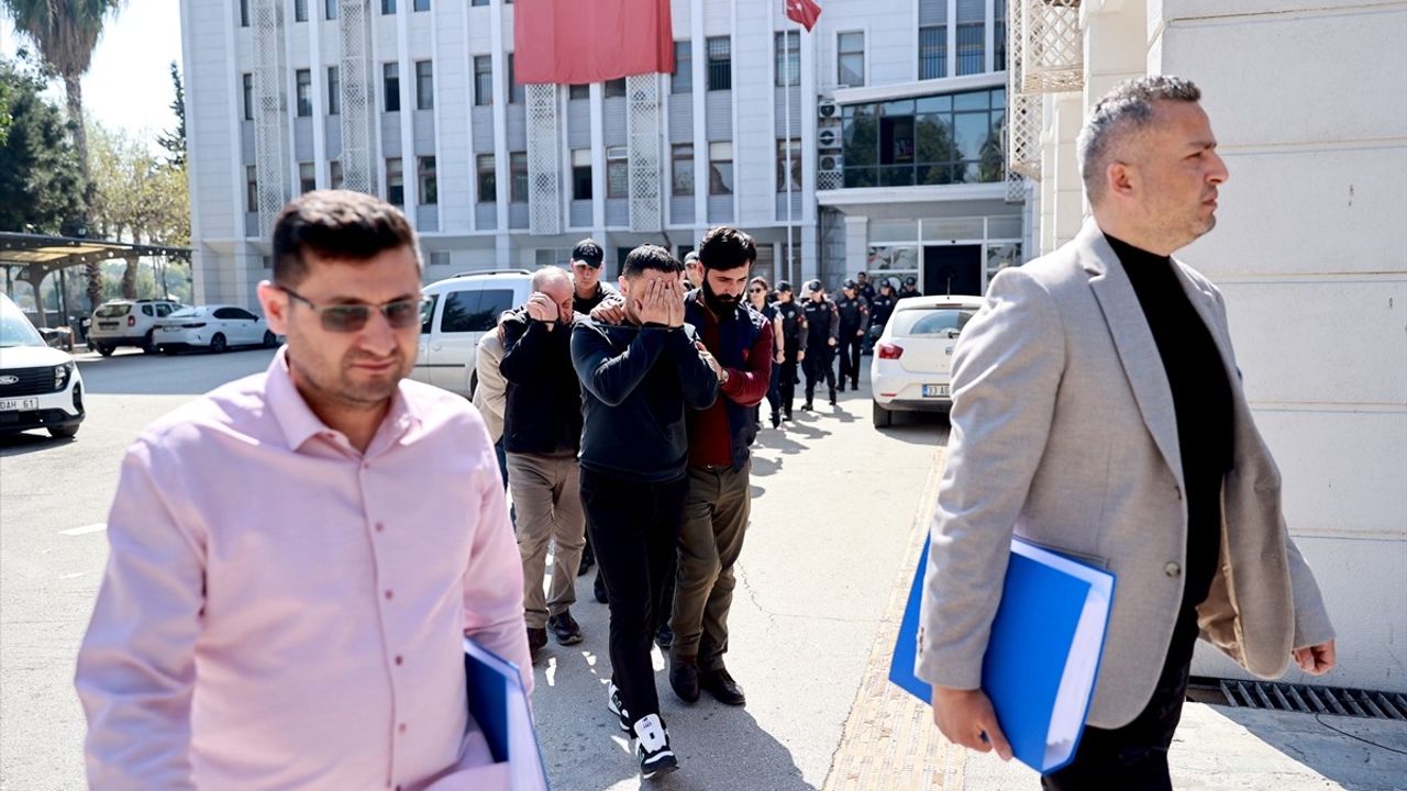 Mersin'deki Kuyumcu Dolandırıcılığı: 14 Gözaltı ve 120 Milyon Lira Zarar