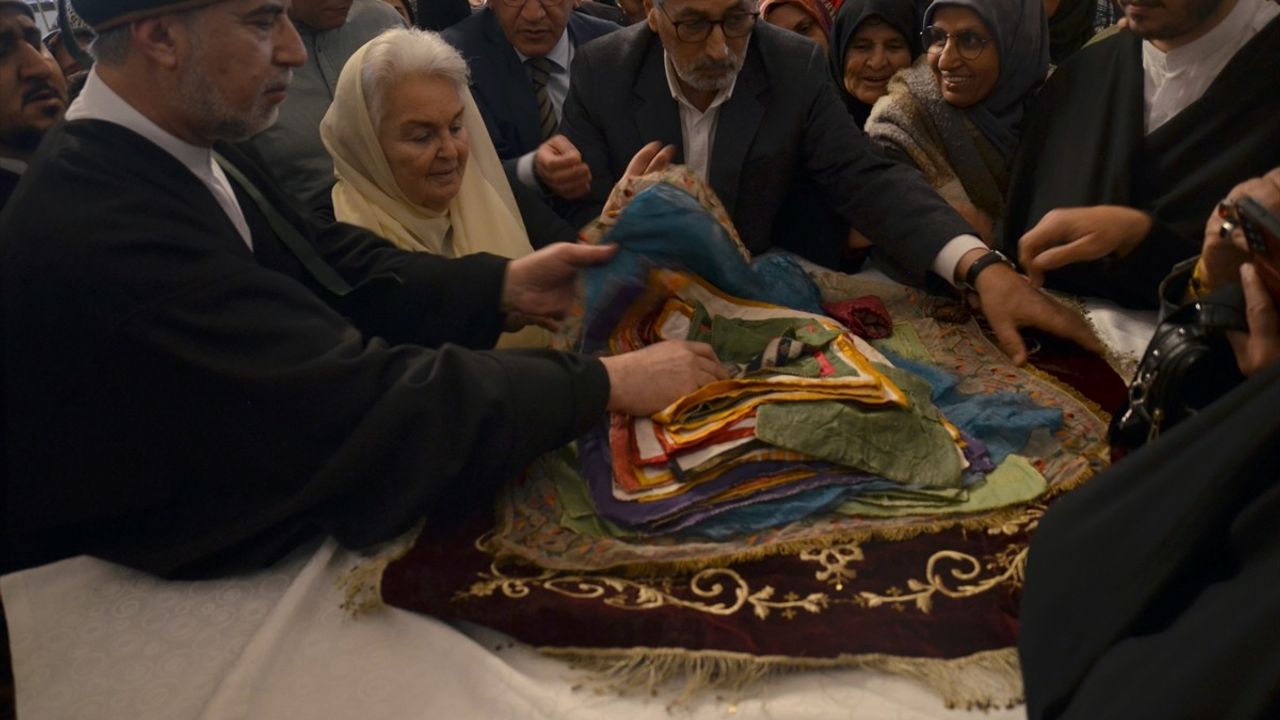 Mevlana Müzesi'nde Sakal-ı Şerif Ziyarete Açıldı