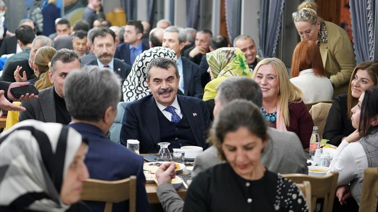 Milli Eğitim Bakanı Yusuf Tekin, Çankaya'daki Okul Müdürleriyle İftarda Buluştu