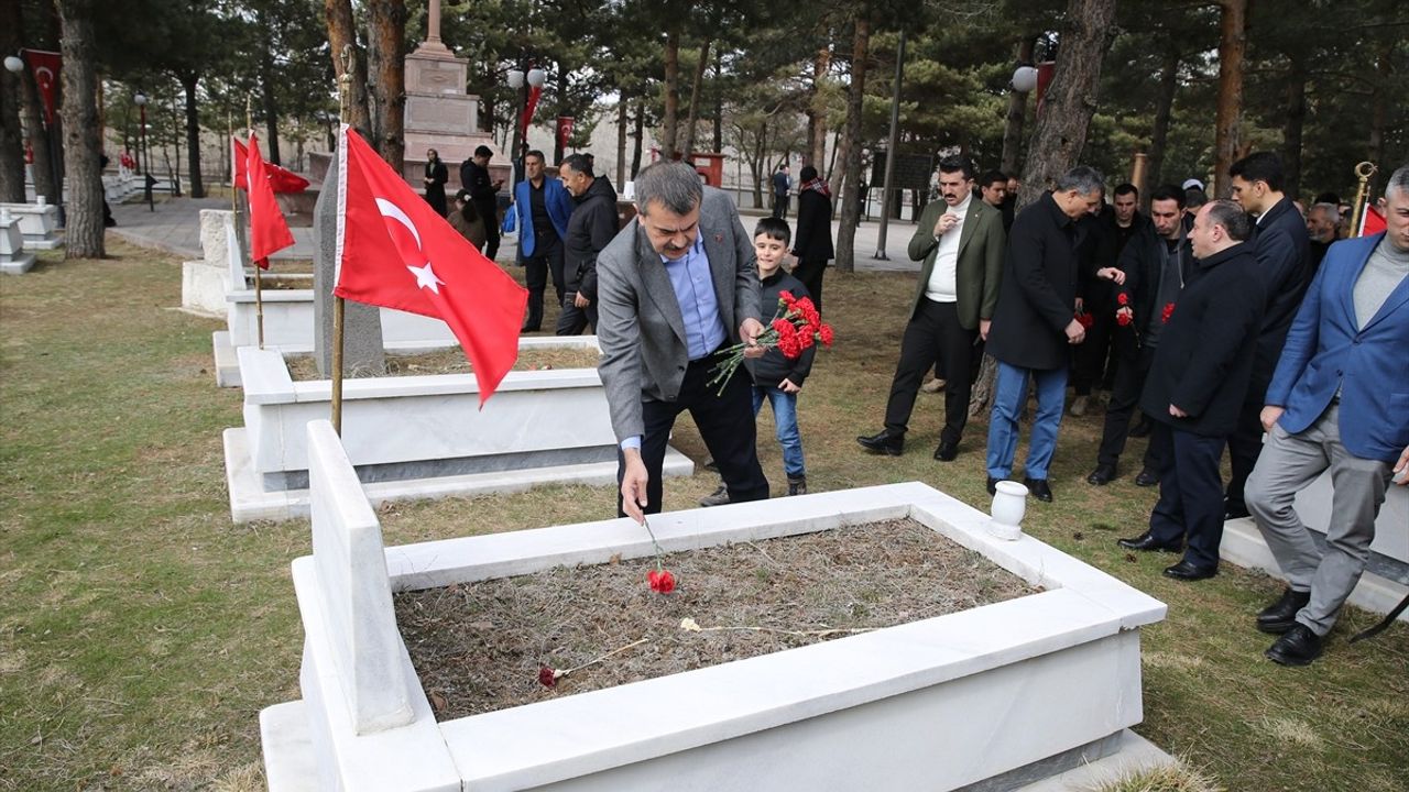 Milli Eğitim Bakanı Yusuf Tekin Erzurum'da Bayram Programı ve Şehitlik Ziyareti Gerçekleştirdi