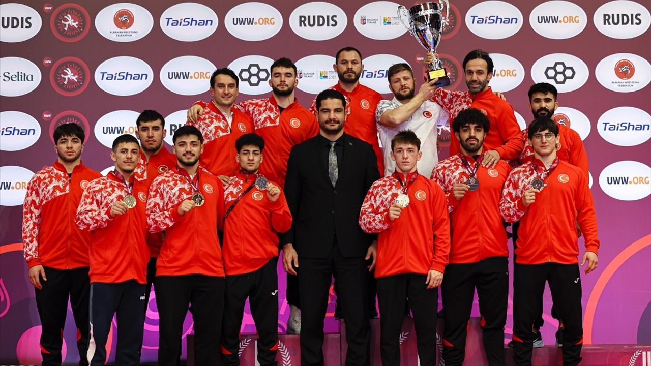 Milli Güreşçi Tolga Özbek, Avrupa Şampiyonasında Bronz Madalya Kazandı