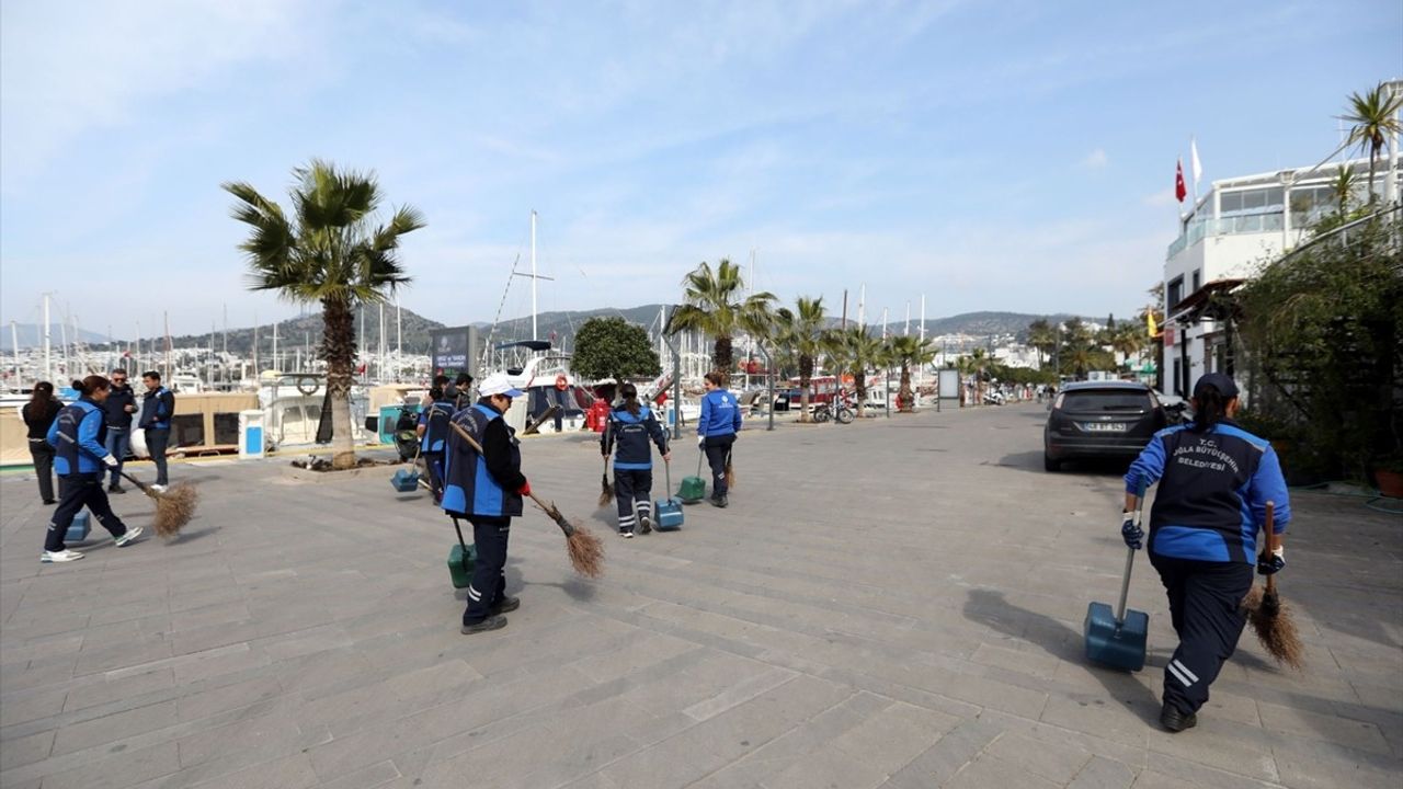 Muğla'da Cadde ve Meydan Temizliği Kadınların Sorumluluğunda