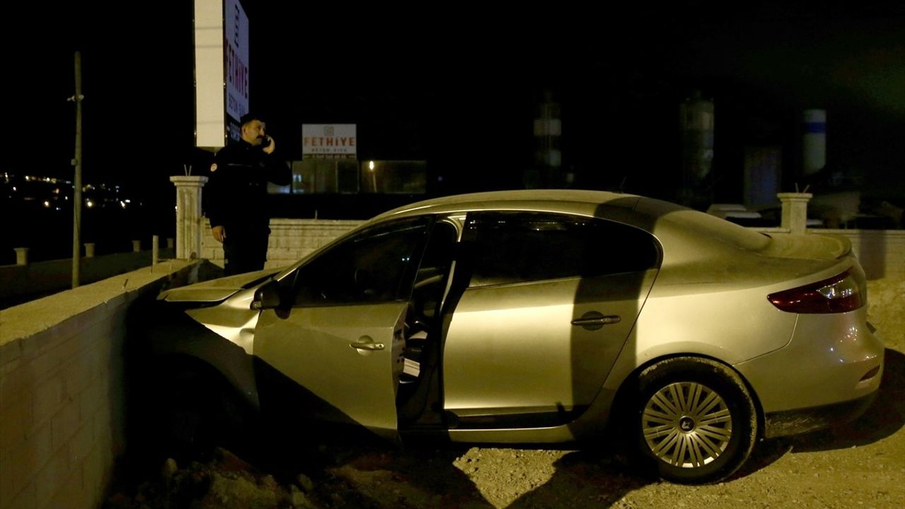 Muğla'da İki Otomobilin Çarpışması Sonucu Sürücüler Yaralandı