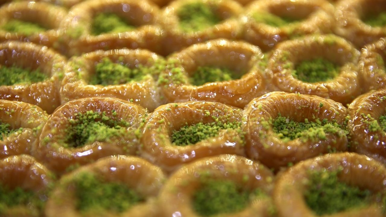 Muş'taki Tatlıcılar Ramazan Bayramı Öncesi Yoğun Siparişlerle Mücadele Ediyor