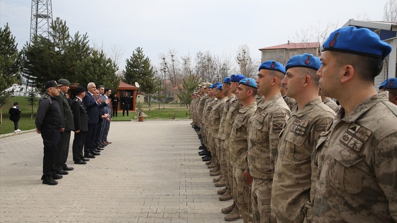 Muş Valisi Avni Çakır, Güvenlik Güçlerinin Bayramını Kutladı