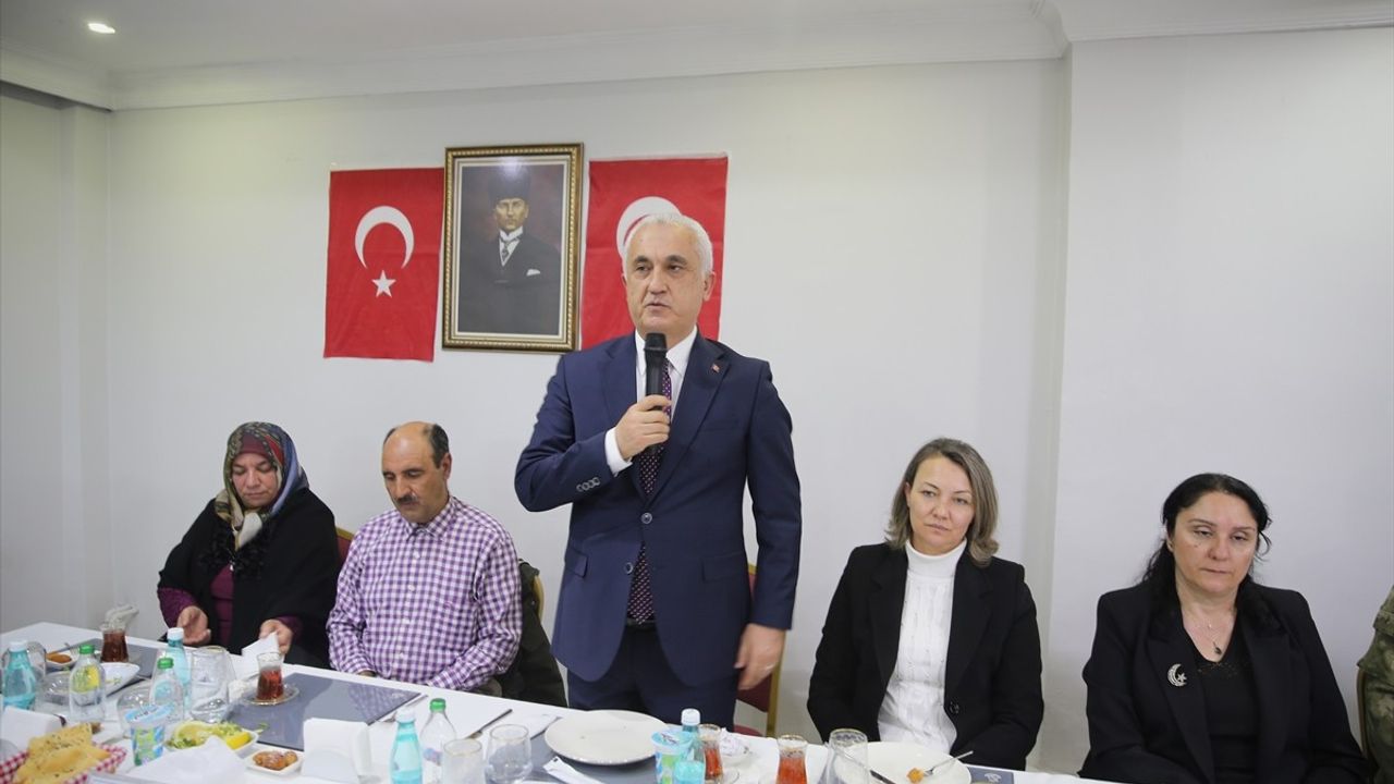 Muş Valisi Avni Çakır, Şehit Aileleri ve Gazilerle İftarda Buluştu