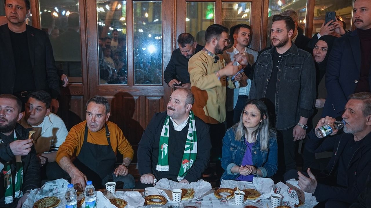 Mustafa Varank, Bursa'da Vatandaşlarla Sahur İçin Bir Araya Geldi
