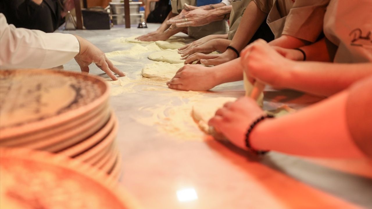 Mustafa Varank ve İtalyan Şef Danilo, Koruma Altındaki Çocuklarla İftar Sofrasında Buluştu