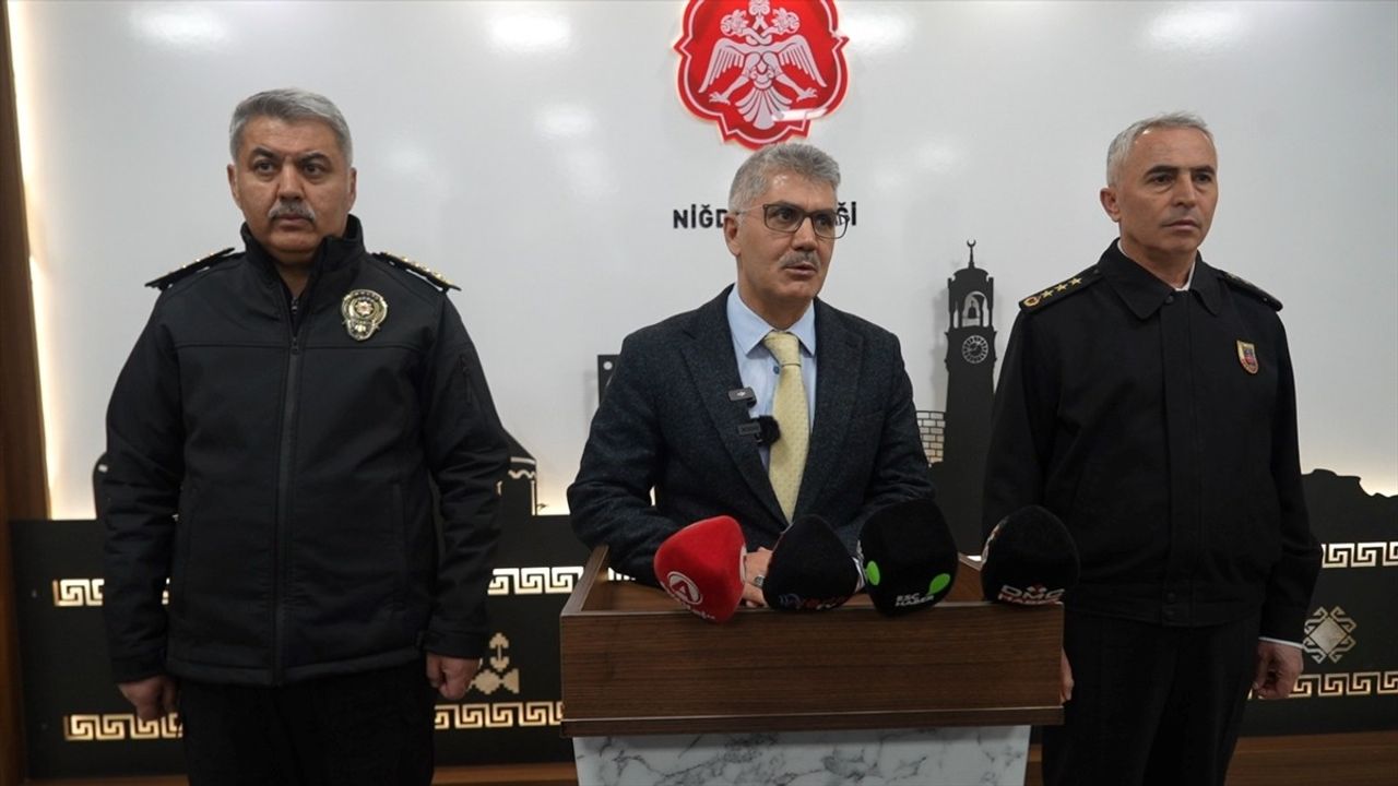 Niğde'de Aile İçi Şiddet İhbarına Giden Polisler Yaralandı