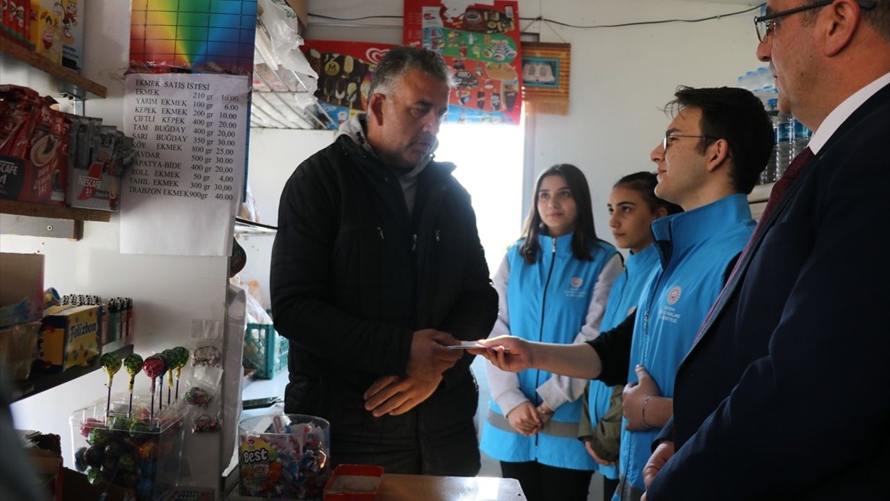 Öğrenciler, Amasya'da Osmanlı Geleneği Zimem Defterini Yeniden Yaşatıyor