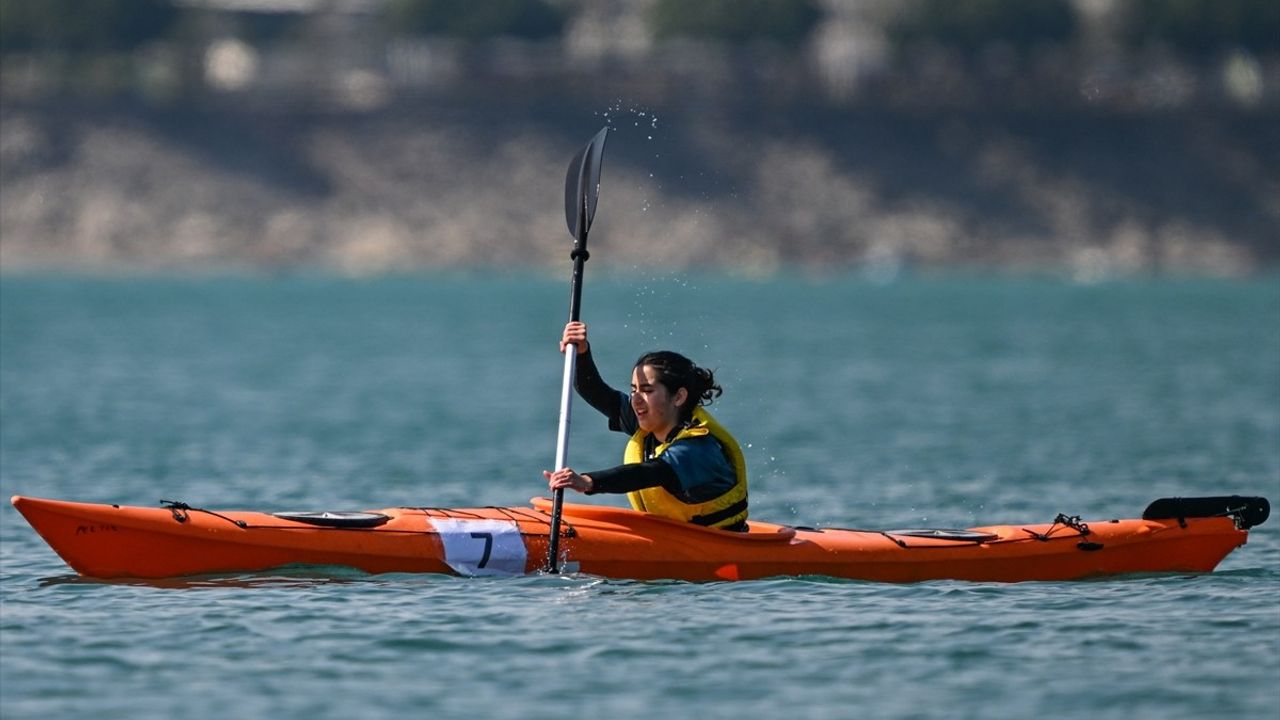 Okullar Arası Deniz ve Durgunsu Kano Yarışmaları Türkiye Şampiyonası Adana'da Başladı