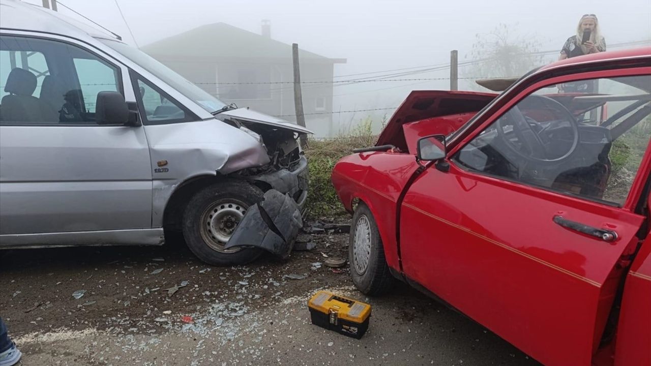 Ordu'da İki Otomobil Çarpıştı: 6 Yaralı