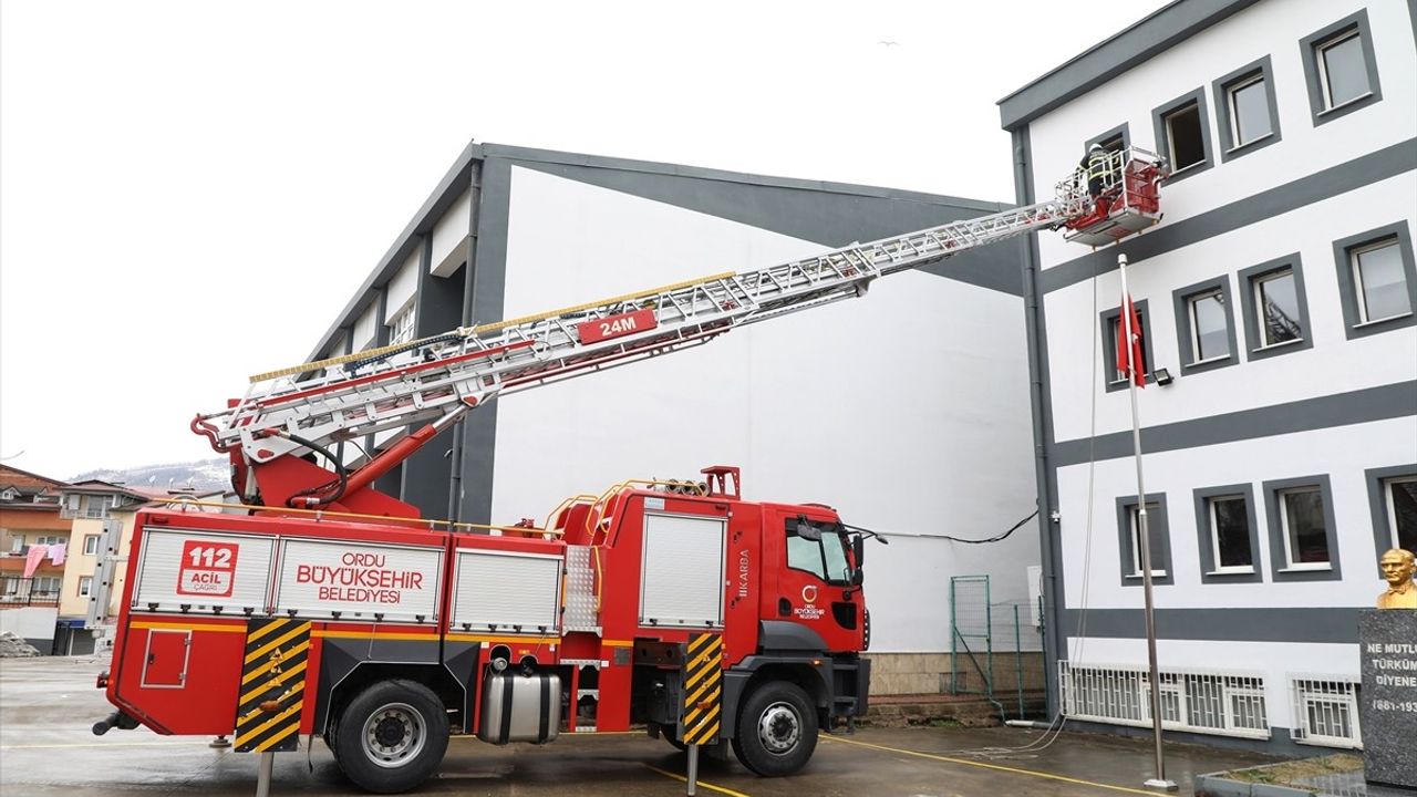 Ordu'da Lise Öğrencileri Deprem ve Tahliye Tatbikatına Katıldı