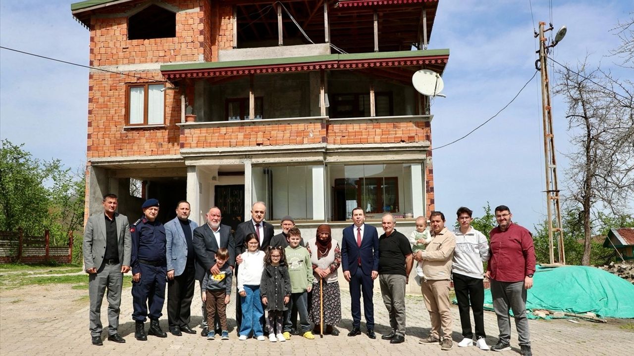 Ordu Valisi Erol, 90 Yaşındaki Yaşar Ateş'i Ziyaret Etti
