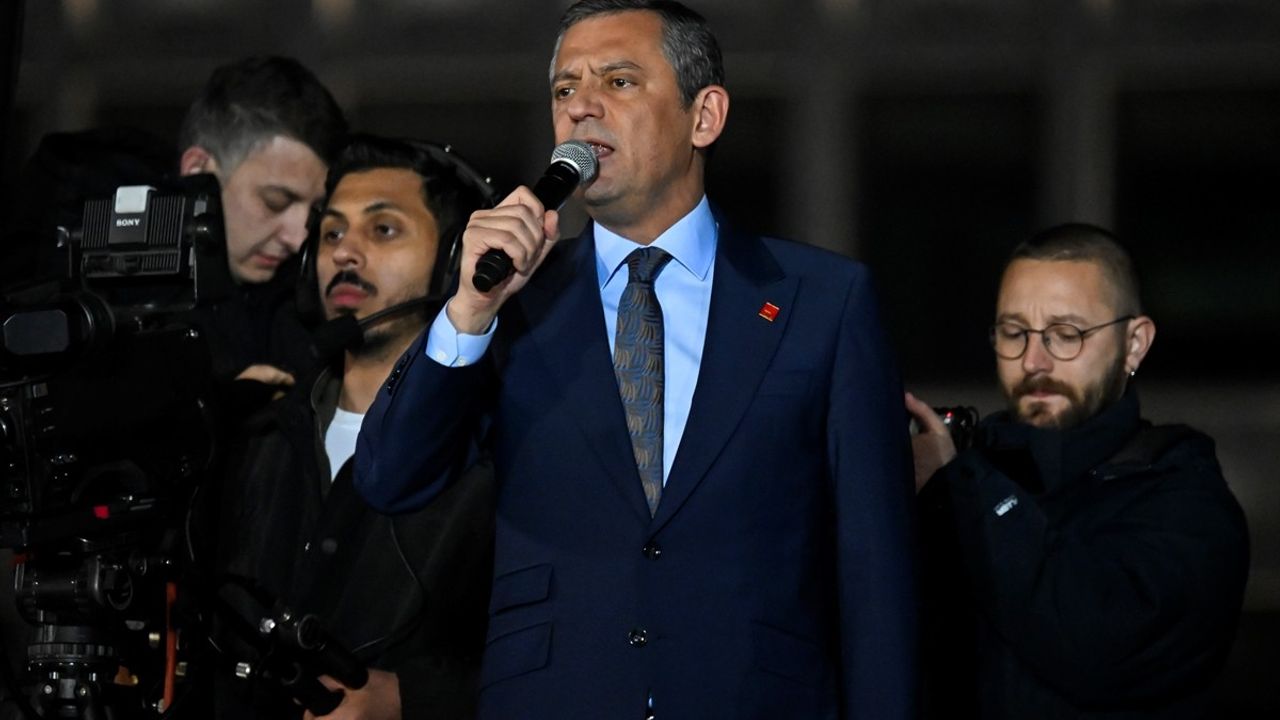 Özgür Özel'den İzinsiz Gösterilere Çağrı: Haklı Pozisyonumuzu Savunalım