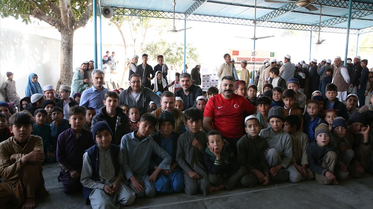 Pakistan'da Türkler, Ramazan'da İhtiyaç Sahiplerine Gıda Desteği Sağlıyor