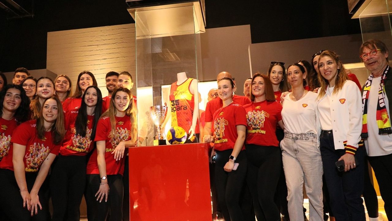 Papara Göztepe'nin Vodafone Sultanlar Ligi Kupası Müze'de Sergileniyor