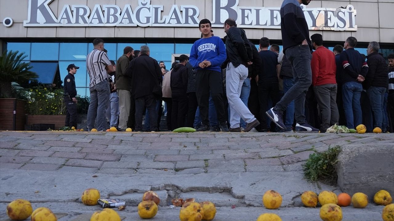 Pazarcılardan Karabağlar Belediyesine Katı Atık Ücreti Tepkisi
