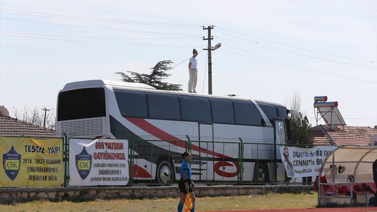 Pınar Konca, Cezası Nedeniyle Takımını Otobüsün Üzerinden Yönetti