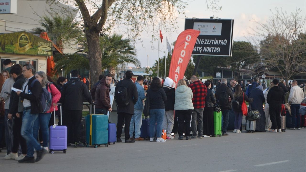 Ramazan Bayramı Tatilinde Ayvalık'tan Midilli Adası'na Yoğun Geçişler