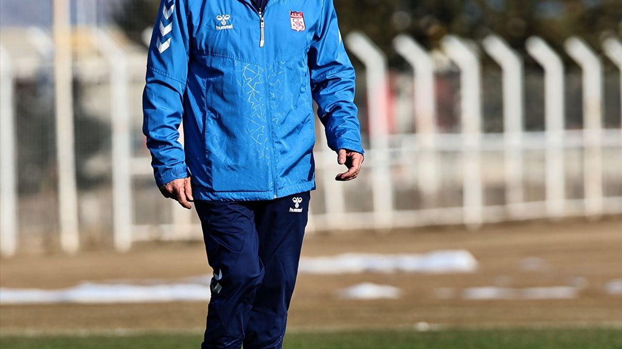 Rıza Çalımbay, Sivasspor'un Başında İlk Antrenmanına Çıktı