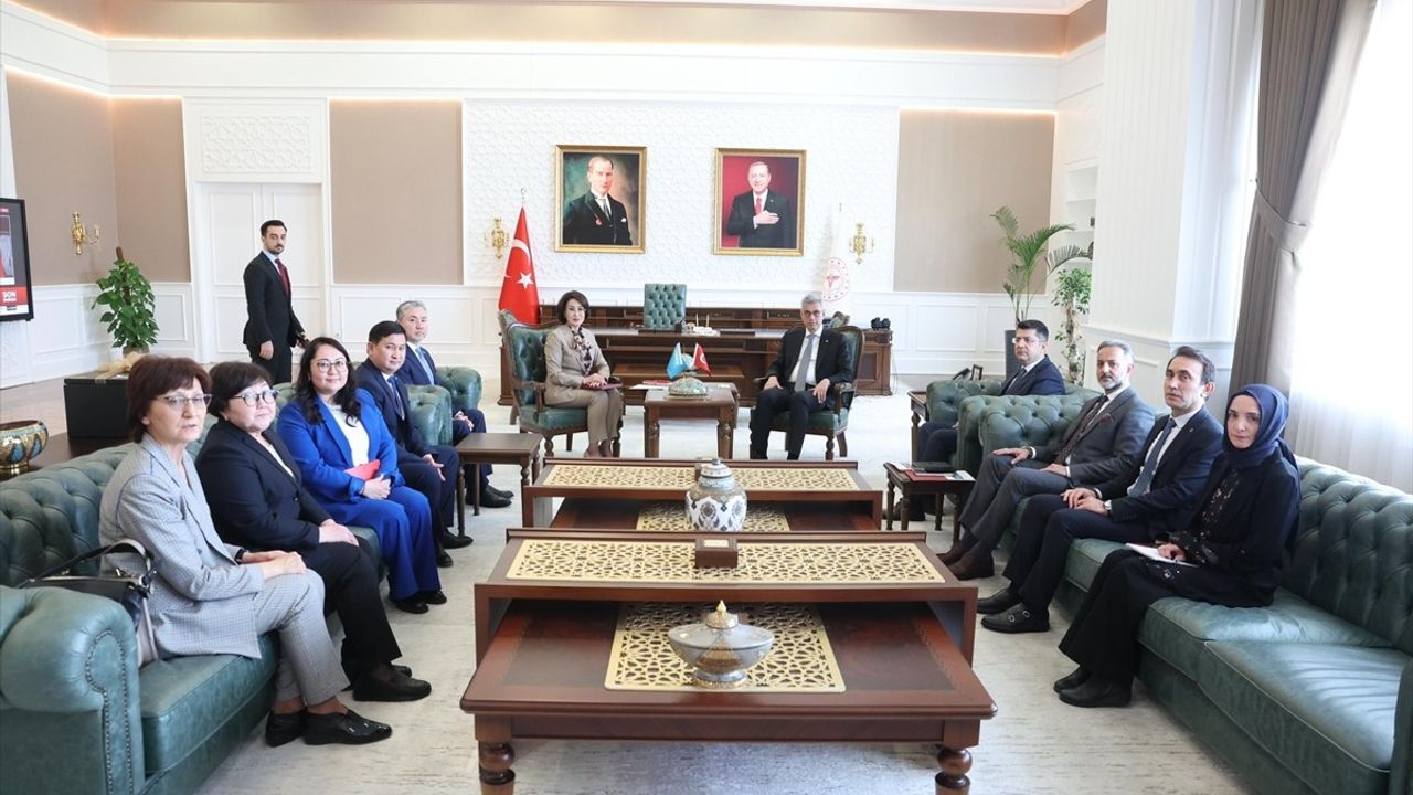 Sağlık Bakanı Kemal Memişoğlu, Kazakistanlı Mevkidaşı ile Görüştü