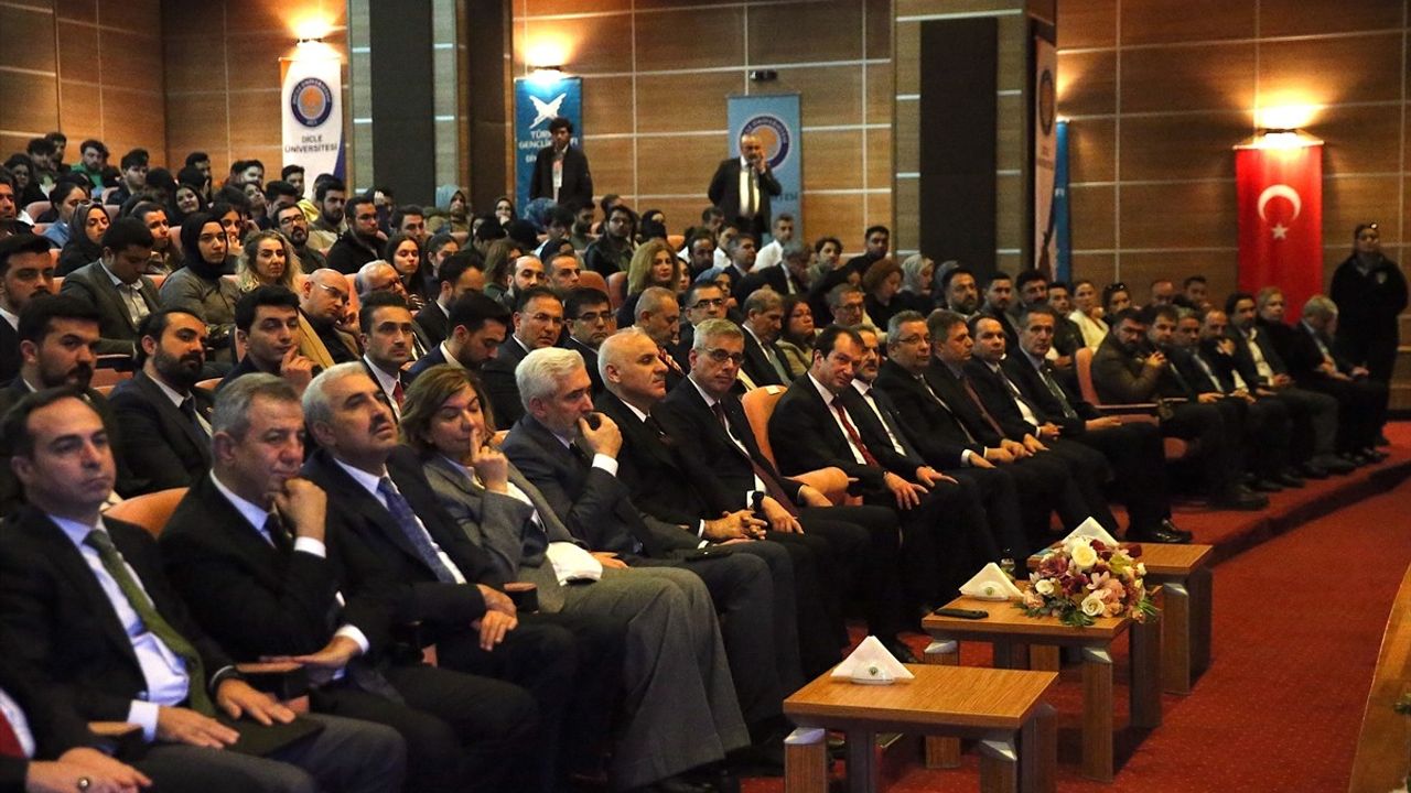 Sağlık Bakanı Memişoğlu: Gençler Çatışmalardan Uzak Durmalı ve Birlikte Hareket Etmeli