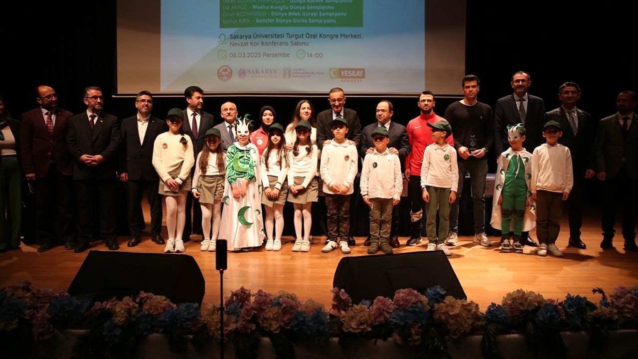 Sakarya'da Bağımlılıkla Mücadele Paneli Düzenlendi