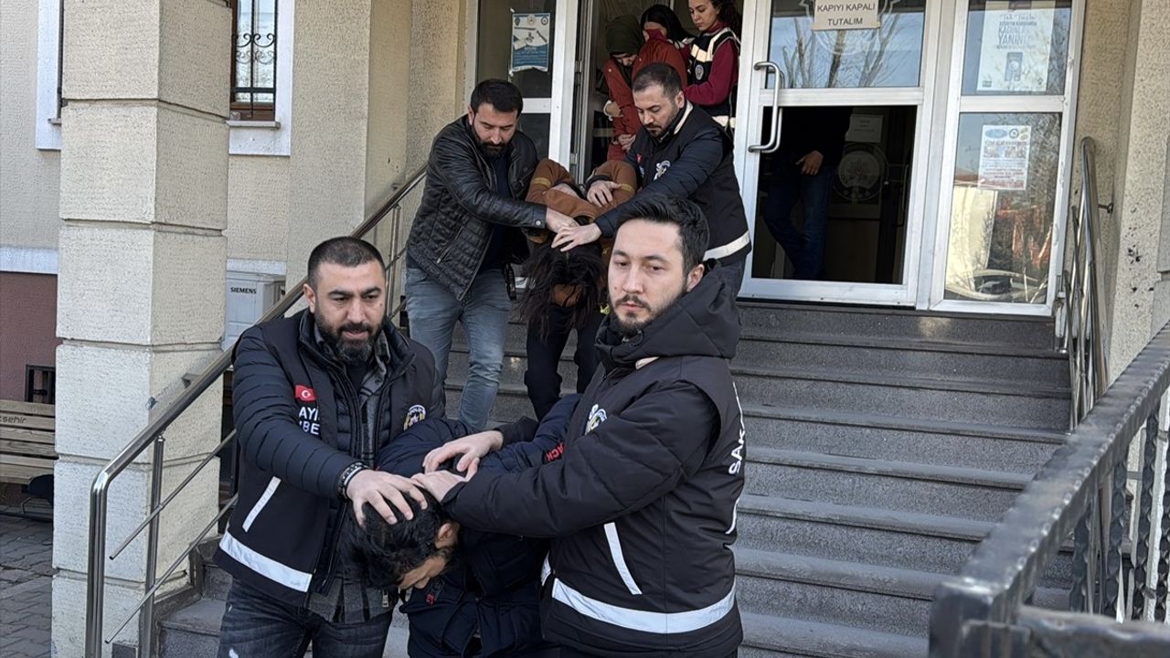 Sakarya'da Balkondan Düşen Hamile Kadın Hayatını Kaybetti