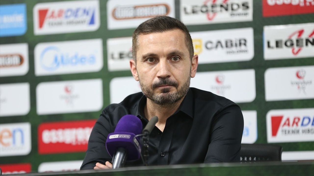 Sakaryaspor, Yeni Malatyaspor'u 5-0 Geçti: Teknik Direktörlerin Değerlendirmeleri