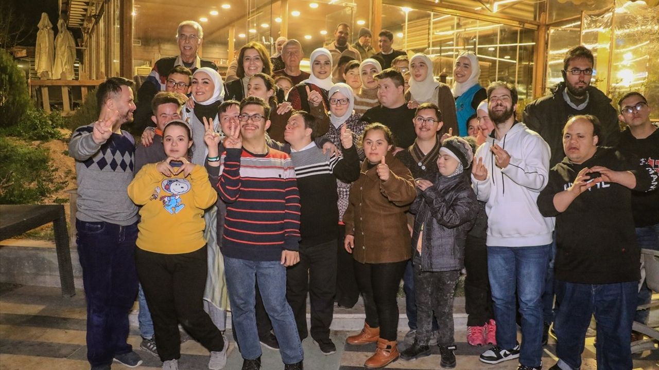 Şam'da Down Sendromlu Gençler İçin Ramazan İftar Sofrası Kuruldu
