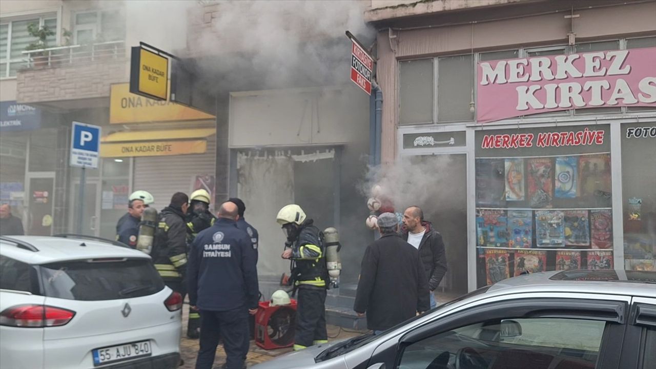 Samsun Bafra'da Depo Yangını, İş Yeri Kullanılamaz Hale Geldi