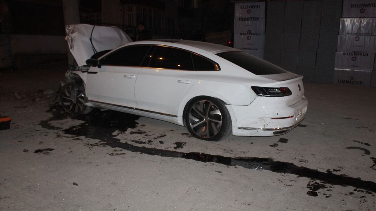 Samsun Bafra'da Üç Araçla Gerçekleşen Kazada 4 Kişi Yaralandı