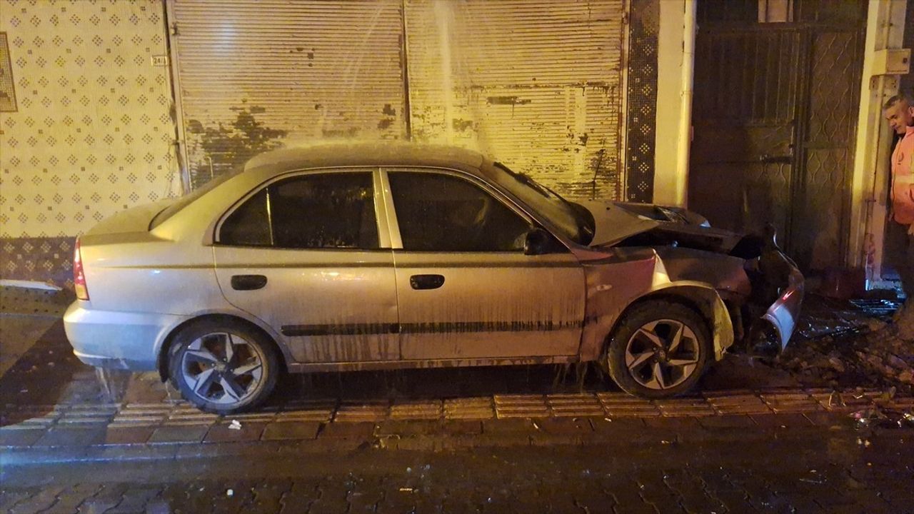 Samsun'da Alkollü Sürücü, Polisten Kaçarken Kaza Yaptı