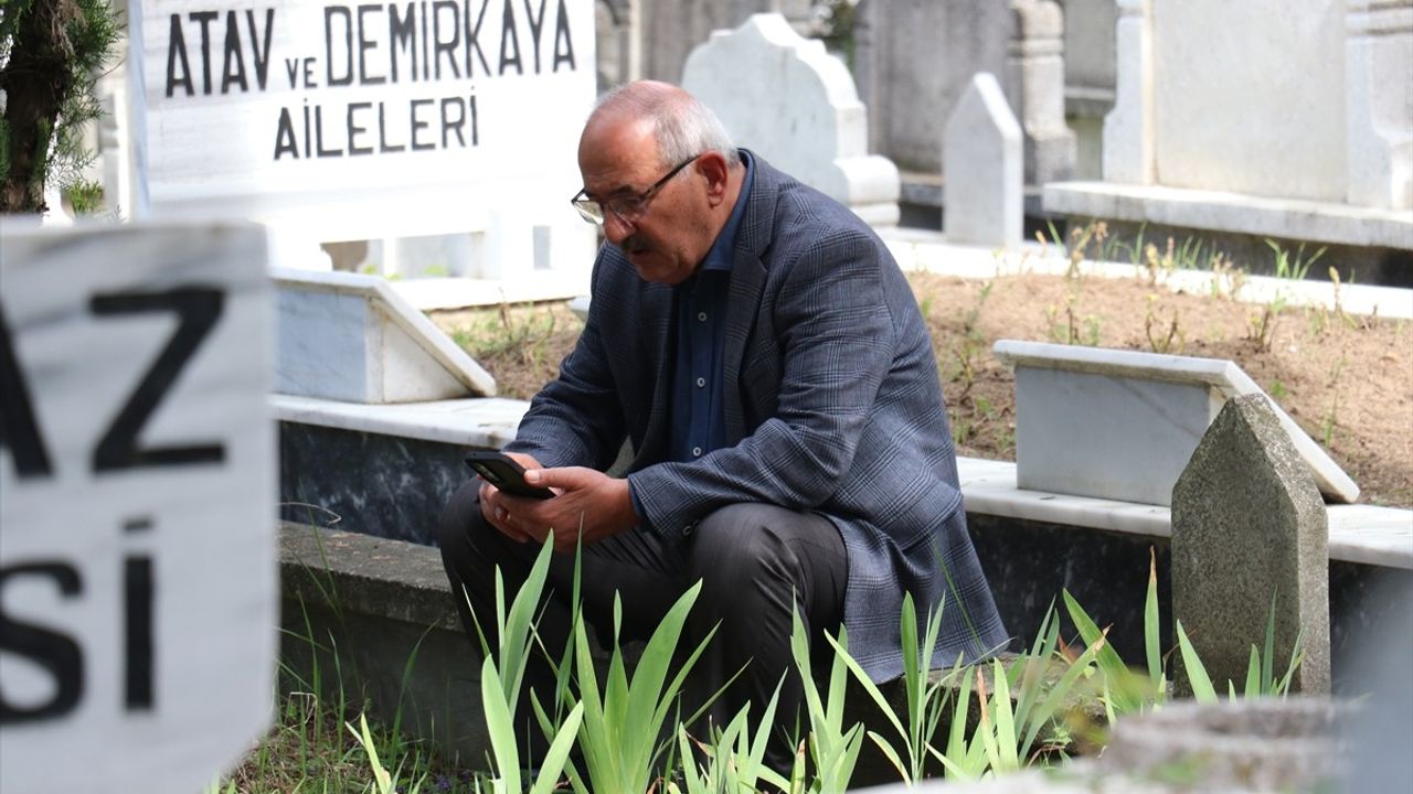 Samsun'da Bayram Arifesi Mezarlık Ziyaretleri Yoğunlaştı
