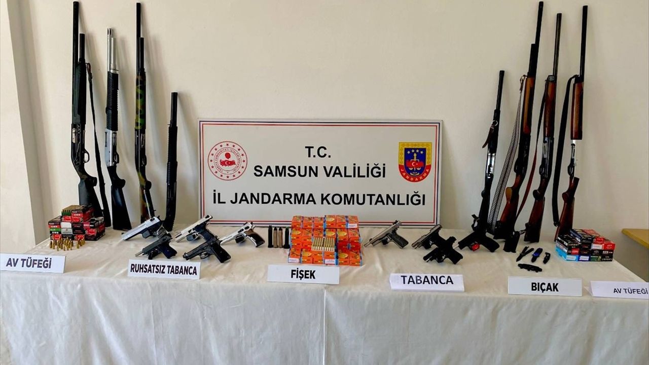 Samsun'da Kaçak Silah Ticareti Operasyonu: 8 Zanlı Gözaltında