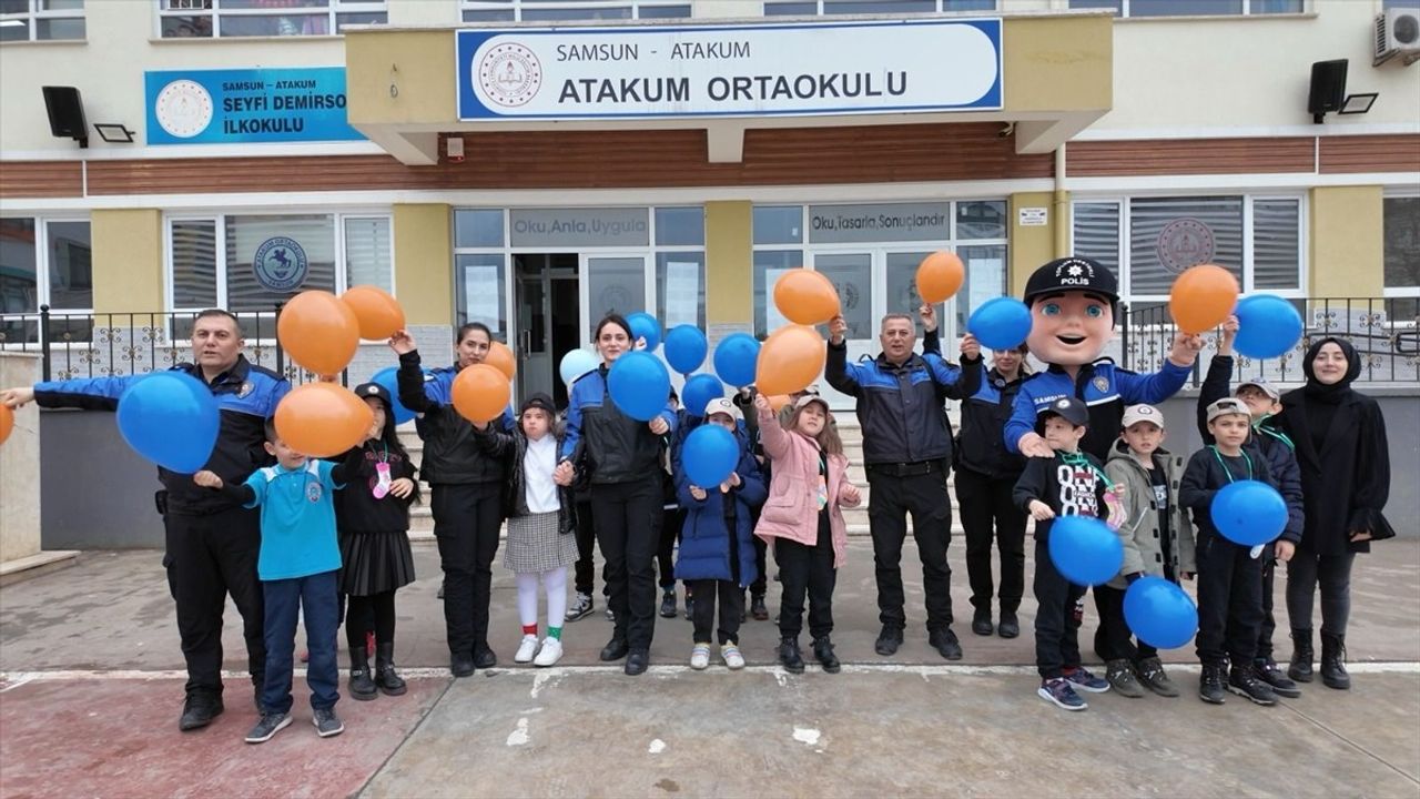 Samsun'da Polislerden Down Sendromlu Öğrenci Derin'e Sürpriz Ziyaret