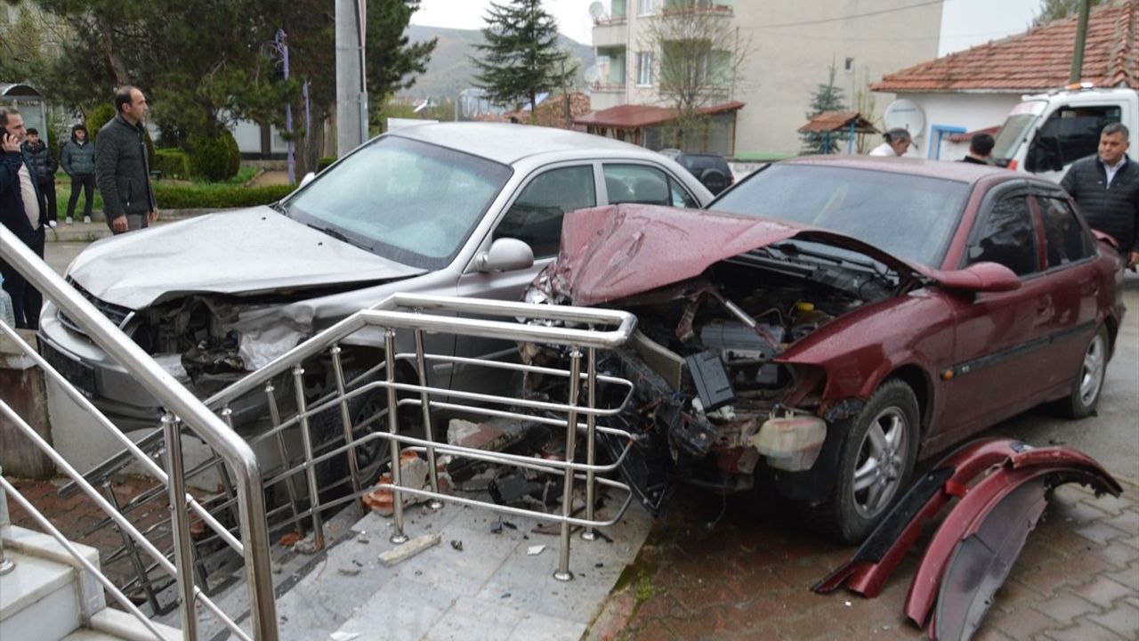 Samsun Havza'da İki Otomobilin Çarpışması: 4 Yaralı