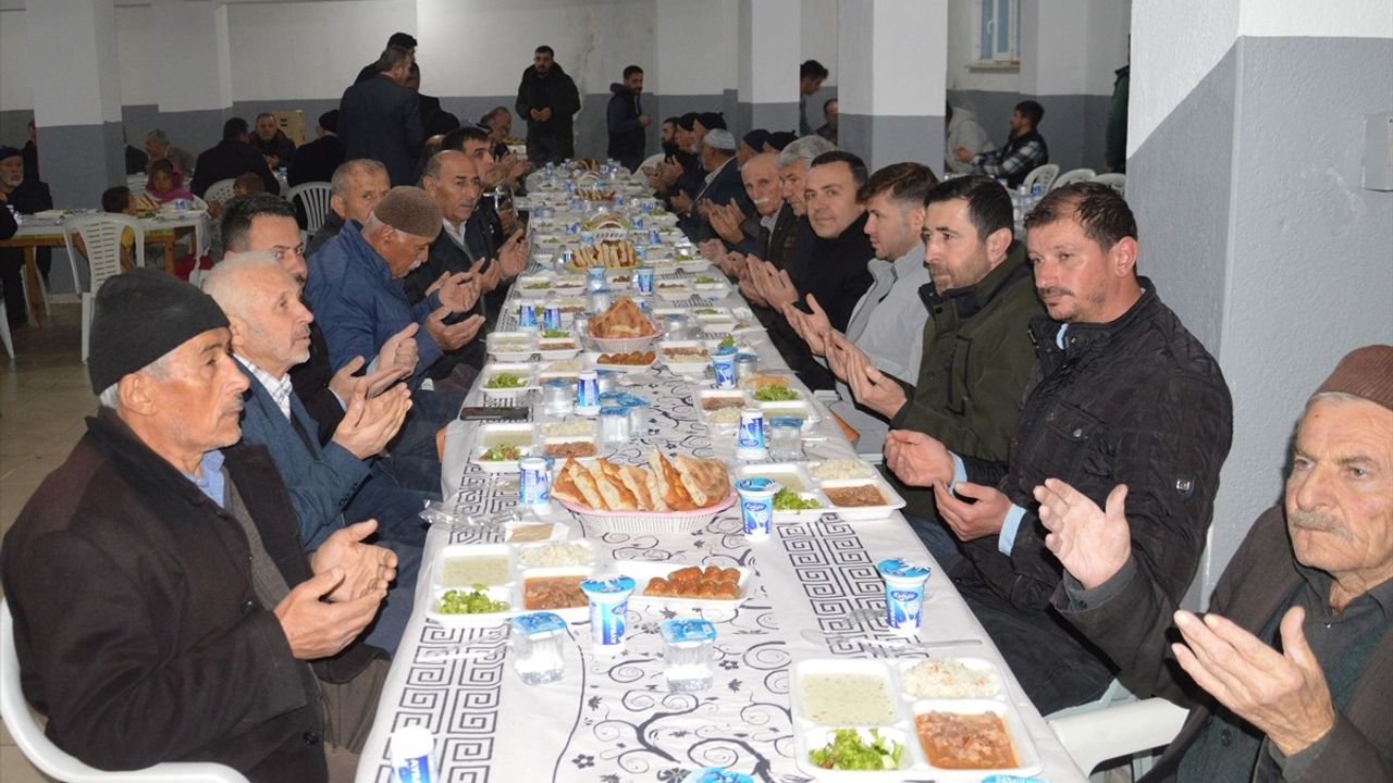 Samsun'un Ilıca Mahallesi, 20 Yıldır Beraber İftar Yapıyor