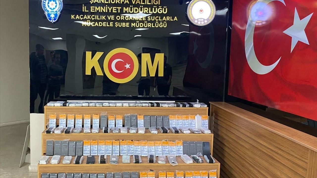 Şanlıurfa'da Gümrük Kaçağı 345 Cep Telefonu Ele Geçirildi