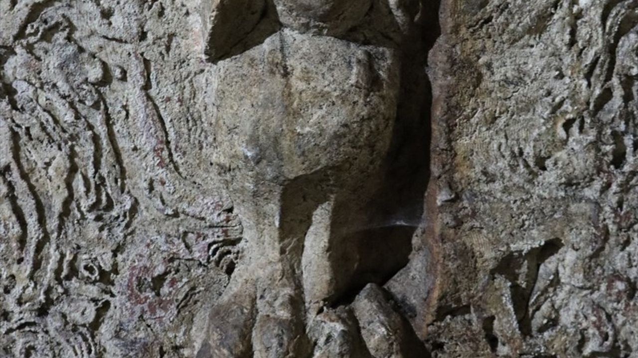 Şanlıurfa'da Kaya Mezarının Kayıt Altına Alınması