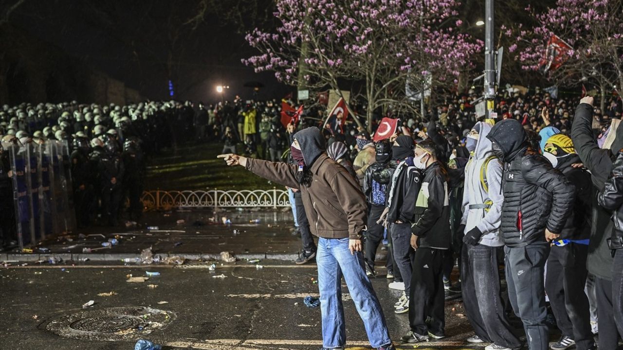 Saraçhane'de İzinsiz Gösteri ve Polis Müdahalesi