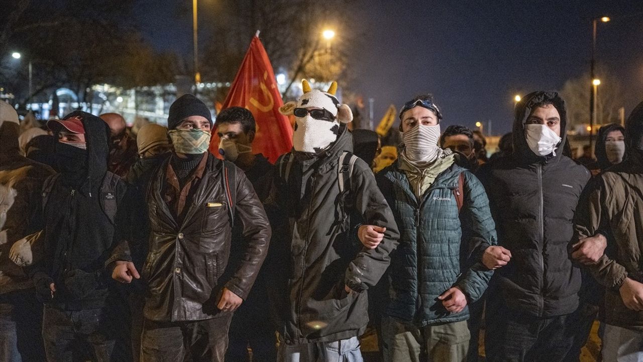 Saraçhane'de İzinsiz Gösteri ve Polise Müdahale