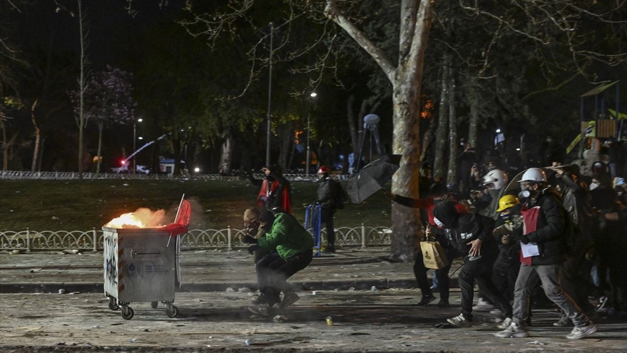 Saraçhane'de İzinsiz Gösteride Polise Müdahale
