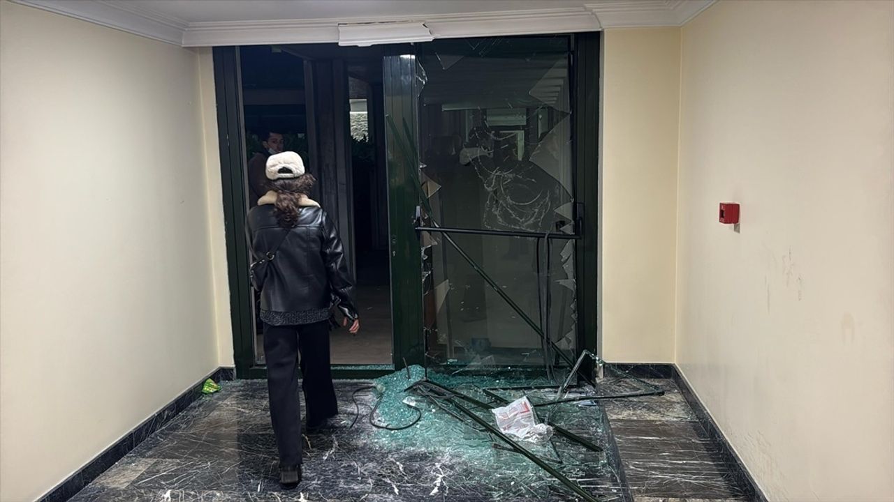 Saraçhane'de İzni Olmayan Gösteride İBB Binasına Giriş Sağlandı